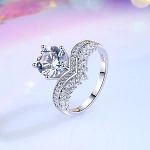 Sparkling S925 sterling silver princess crown ring with V-shaped pavé band and round moissanite