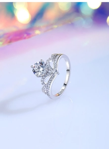 Close-up of S925 sterling silver crown ring featuring a 1 carat round moissanite stone