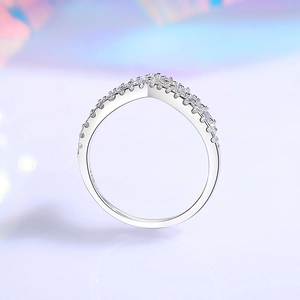 Elegant S925 sterling silver V-shaped crown ring with sparkling pavé diamonds for women