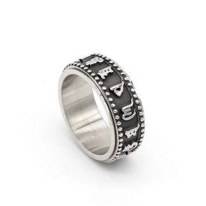 Rotatable stainless steel ring with black groove and Ape motif engravings in silver tone
