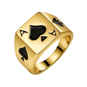 Anello da uomo con asso di picche in finitura dorata e smalto nero stile poker