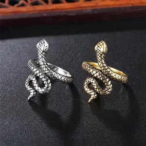 Bagues serpent punk vintage en argent et or avec des textures d'écailles détaillées