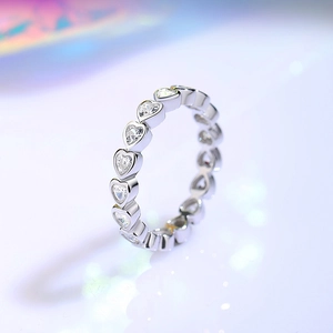 S925 sterling silver heart-shaped eternity ring with full circle cubic zirconia inlay