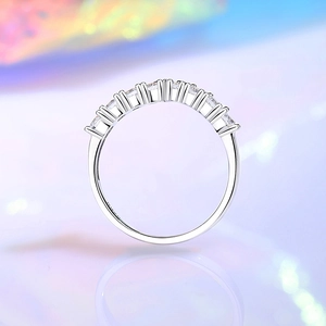 Elegant S925 sterling silver V-shaped stackable ring with shimmering round cubic zirconia