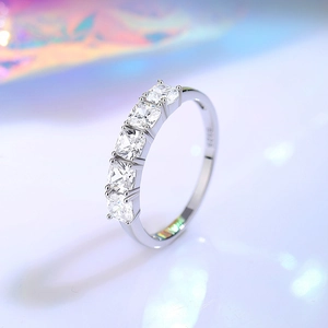 Minimalist S925 sterling silver ring featuring five square-cut sparkling clear stones