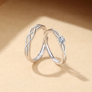 Anelli di coppia in argento S925 con design intrecciato e zircone rotondo lucido