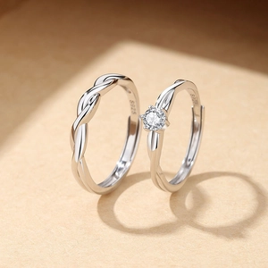 Set de anillos de pareja en plata S925 con diseño trenzado y circón brillante