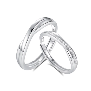 Bagues de couple Mobius en argent sterling S925 avec un design torsadé épuré et élégant