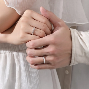 S925 sterling silver Mobius rings for couples featuring a solitaire diamond and twisted band