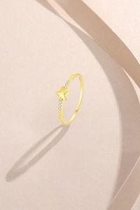Close-up of S925 sterling silver star ring with fine zircon inlay and hallmark