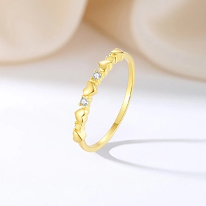 Elegant S925 sterling silver heart ring with sparkling cubic zirconia in gold finish