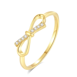 Bague nœud élégante en argent S925 plaqué or 18 carats avec zircons sur fond blanc épuré