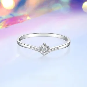 Anello a V in argento sterling S925 lucido con zirconi brillanti per donna elegante