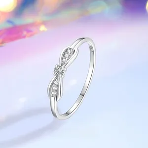 Elegante anello a fiocco in argento sterling S925 con pavé di diamanti per donna