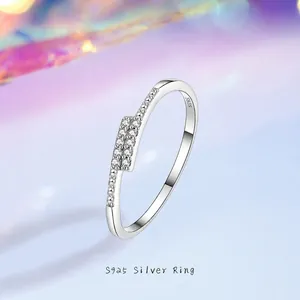 Bague en argent sterling S925 avec double rangée de zircons au design minimaliste