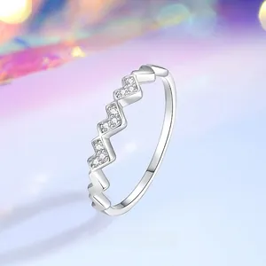 Anello geometrico a onde in argento sterling S925 con micro-zirconi incastonati