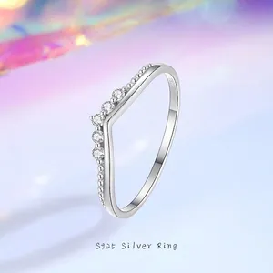 Anello a V in argento sterling S925 con zirconi scintillanti e bordi con perline