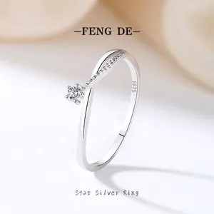 Anello Minimalista in Argento Sterling 925 a Fascia Intrecciata per Donna Elegante Anello Placcato in Oro Bianco con Zirconia