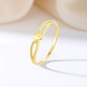 Luxurious gold star ring with double-layered crossover band and fine S925 engraved details
