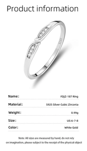 Détail de la bague en argent S925 avec design plume en zircone et spécifications de taille