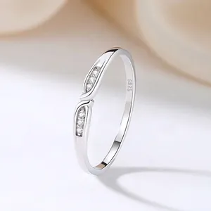 Bague en Argent Sterling 925 Minimaliste pour Femme Géométrique Incrustée de Zircone Cubique Superposable Plaqué Or Blanc Bijoux Elégants