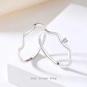 Bague Vague en Argent Sterling 925 Minimaliste Irrégulière Anneau Empilable Zircone Cubique Bijoux pour Femme Plaqué Platine Élégant Quotidien