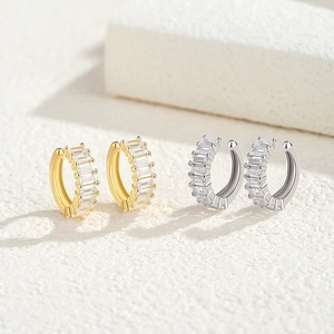 Élégantes manchettes d'oreille C dorées et argentées avec zircons de style luxueux