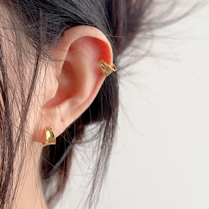 Minimalist irregular gold C-shaped cuff earring set with polished glossy finish