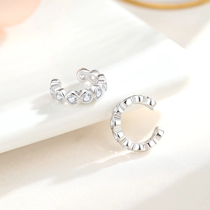 Élégantes boucles d'oreilles C en argent S925 avec zircons cubiques micro-pavés étincelants