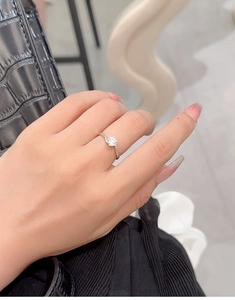 Detailed view of an S925 silver ring with a sparkling moissanite on a model hand