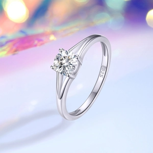 Elegant S925 sterling silver solitaire ring with classic four-prong round zircon setting