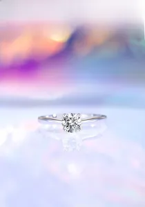 Classic four-prong S925 silver ring with 0.5CT round cut moissanite on mirror base