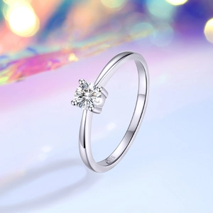 Classic S925 sterling silver ring featuring a 0.3ct round brilliant moissanite stone