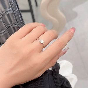 Elegant S925 sterling silver twist ring with a 0.5 carat moissanite on a female finger
