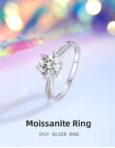 Détail macro d'une bague en moissanite 1CT en argent 925 avec serti à six griffes