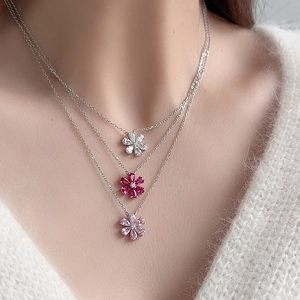 Colgantes de flores de plata S925 en tres colores con cadenas de collar en capas