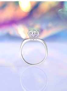 Macro shot of silver S925 flower ring with 1ct moissanite and lotus claw setting