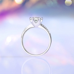 Bague classique en moissanite 1CT en argent sterling 925 avec sertissage solitaire à six griffes