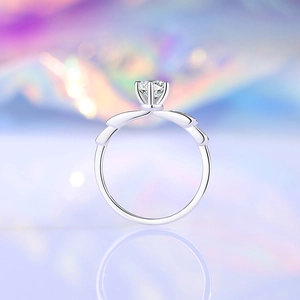 S925 silver 0.5ct moissanite ring with classic six-prong setting and leaf relief band