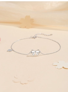 Detailed close-up of S925 sterling silver bow anklet with a heart-shaped diamond pendant