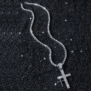 Ciondolo a doppia croce d'argento con catena tennis e diamanti sintetici stile hip hop