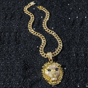 Collier hip hop pour homme avec chaîne cubaine dorée et pendentif tête de lion givré