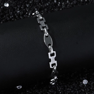 Men's hip-hop stainless steel H-link and oval chain bracelet on black background