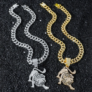 Hip-Hop-Halsketten in Gold und Silber mit eisgekühlten Löwenkopf-Anhängern