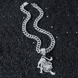 Iced out Hip-Hop Löwen-Anhänger mit funkelnder Panzerkette für Herren in Silber-Optik
