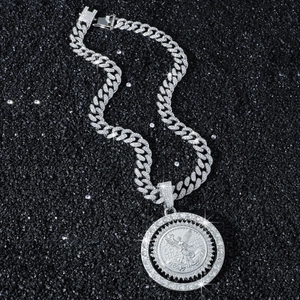 Chaîne cubaine glacée avec pendentif pièce d'ange 50 pesos rotatif en argent