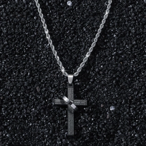 Collier croix en acier inoxydable argenté avec gravure Notre Père sur chaîne torsadée