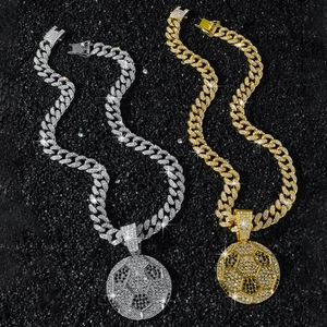 Collier avec pendentif ballon de foot hip-hop et cristaux sur chaîne cubaine, or et argent