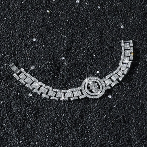 Bracelet hip-hop argenté avec breloque crâne rotative et strass étincelants incrustés