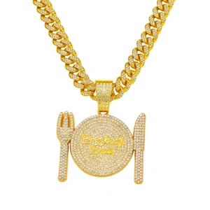 Goldene Hip-Hop-Kette mit Tellermesser-Gabel-Anhänger und Everybody Eats-Gravur